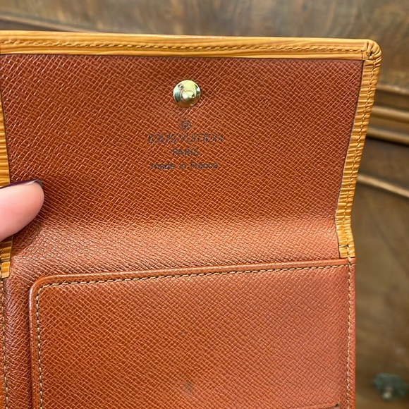 Louis Vuitton Epi Noe Wallet - Picture 4 of 16